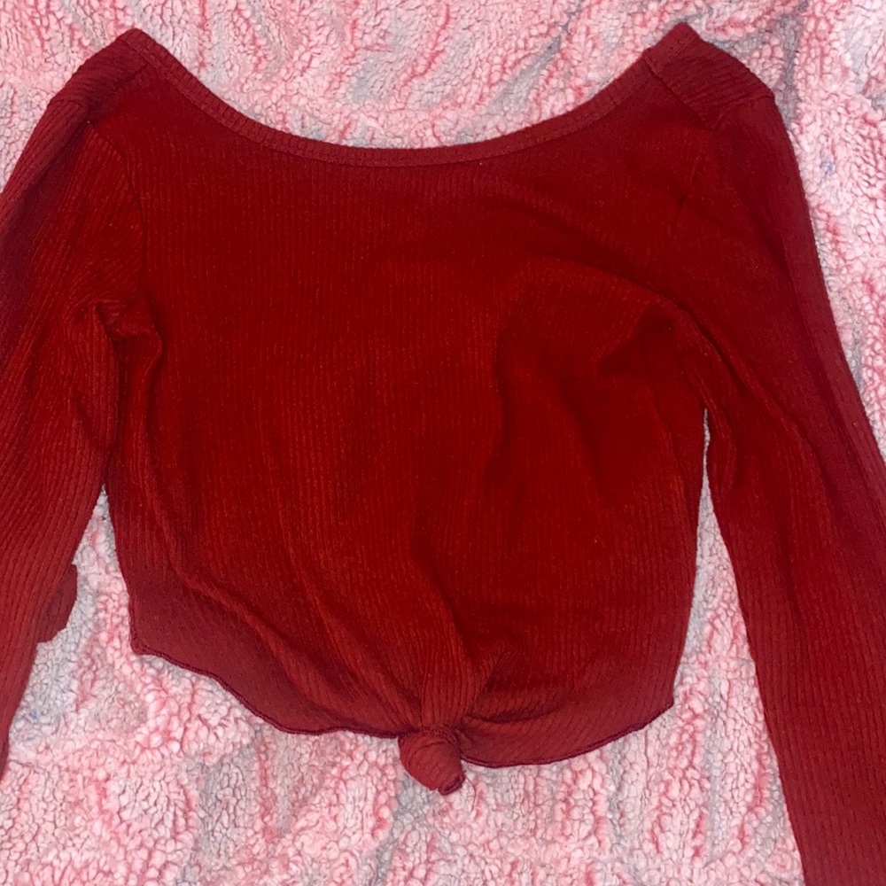 Long sleeve crop top knot in front